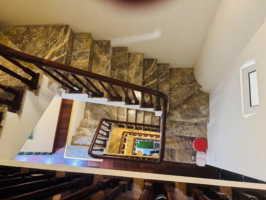 Bán nhà Chùa Bộc - diện tích 43m2 5 tầng - Ngõ nông gần phố - giá 16 tỷ