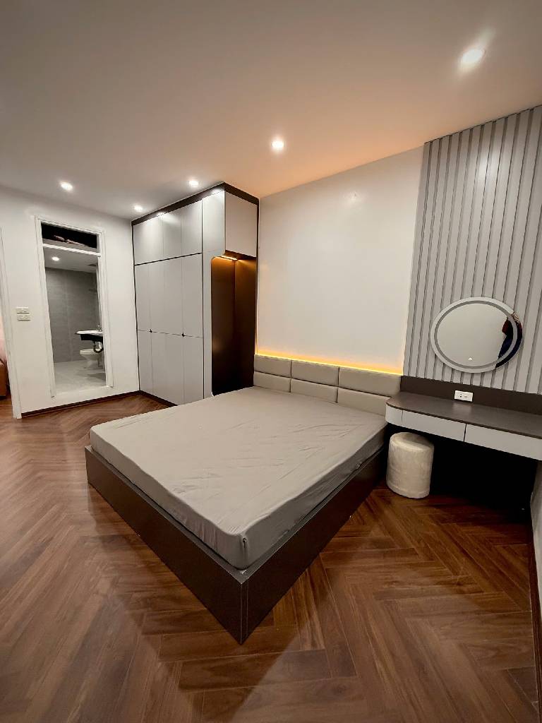 Bán nhà Lê Văn Lương - diện tích 107m2 17 tầng - Căn hộ full nội thất - giá 10,5 tỷ