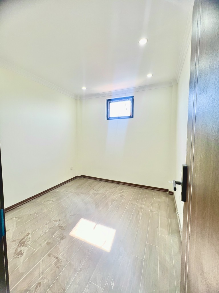 Bán nhà Vĩnh Hưng - diện tích 36m2 5 tầng - Ô TÔ CÁCH NHÀ 10M - THANG MÁY - giá 11,5 tỷ