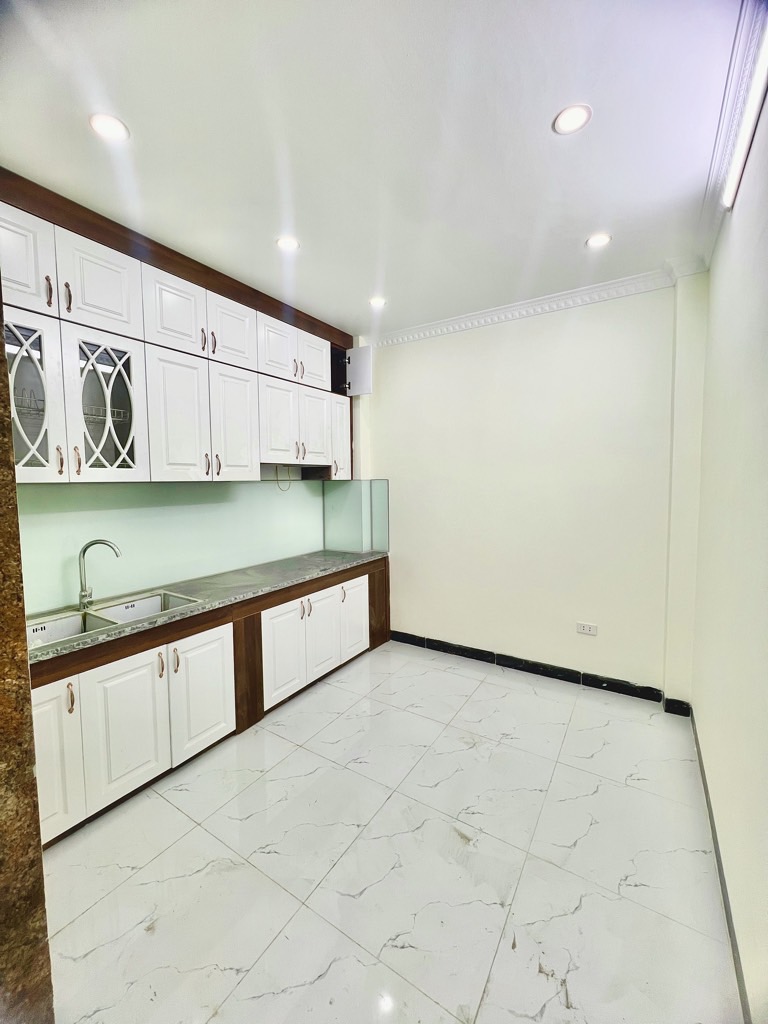 Bán nhà Vĩnh Hưng - diện tích 36m2 5 tầng - Ô TÔ CÁCH NHÀ 10M - giá 11,5 tỷ