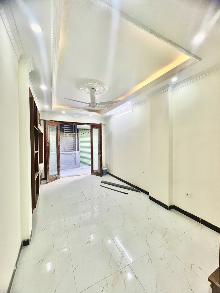 Bán nhà Vĩnh Hưng - diện tích 36m2 5 tầng - Ô TÔ CÁCH NHÀ 10M - giá 11,5 tỷ