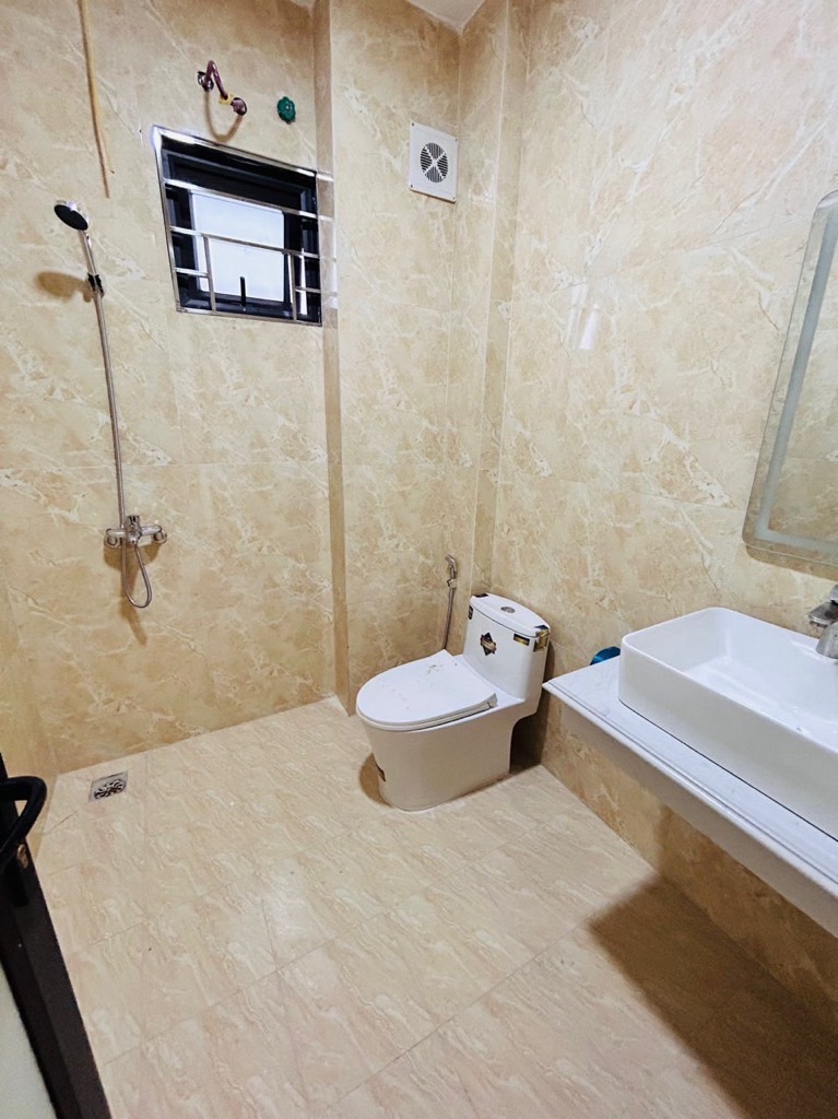 Bán nhà Nguyễn Khoái - diện tích 30m2 5 tầng - Phân lô, nhà mới - giá 5,2 tỷ