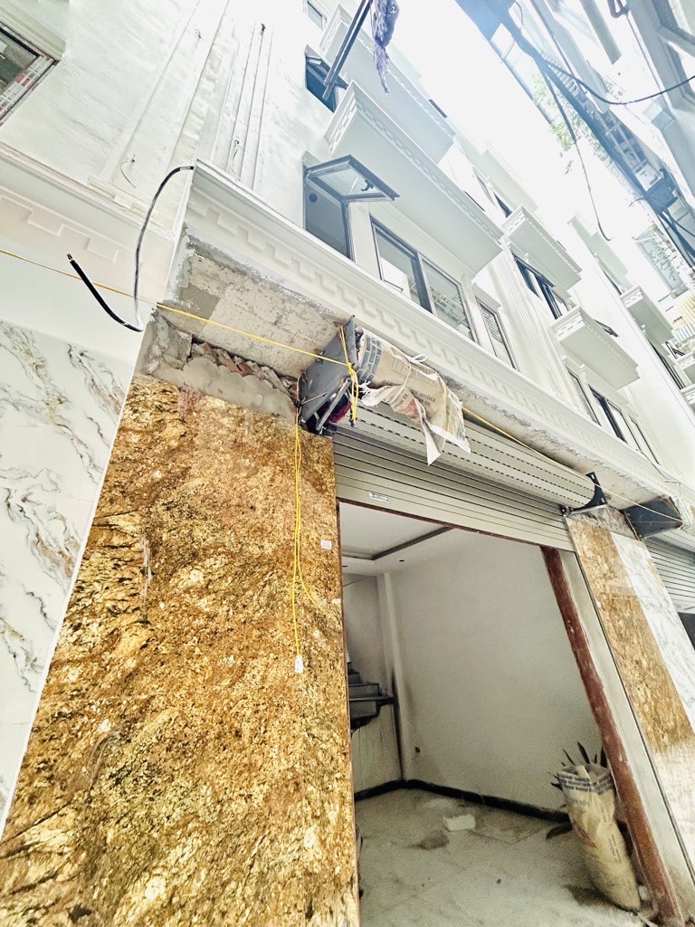 Bán nhà Nguyễn Khoái - diện tích 30m2 5 tầng - Phân lô, nhà mới - giá 5,2 tỷ