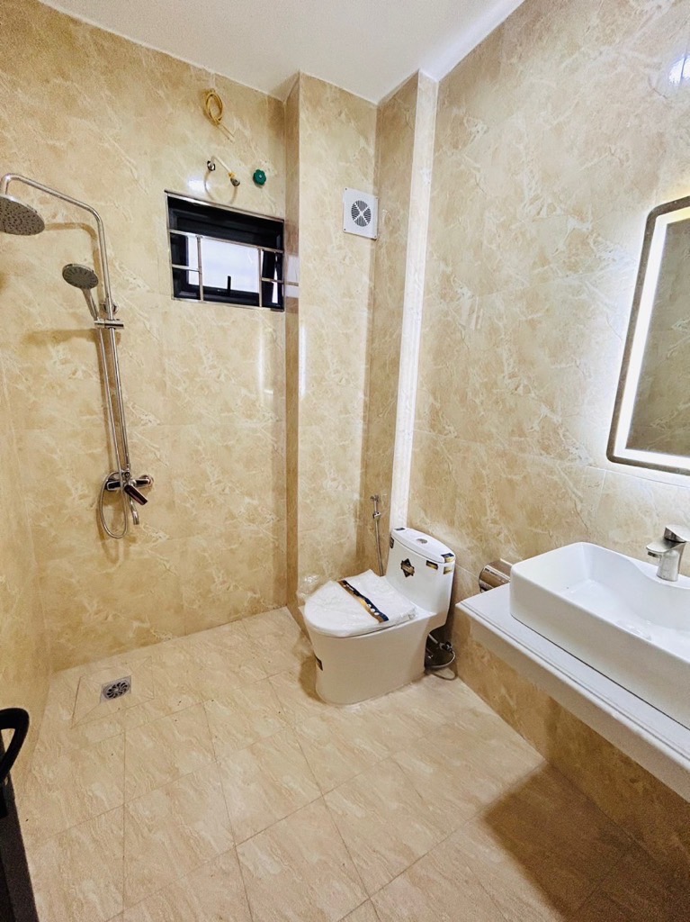 Bán nhà Nguyễn Khoái - diện tích 30m2 5 tầng - gần phố - giá 5,2 tỷ