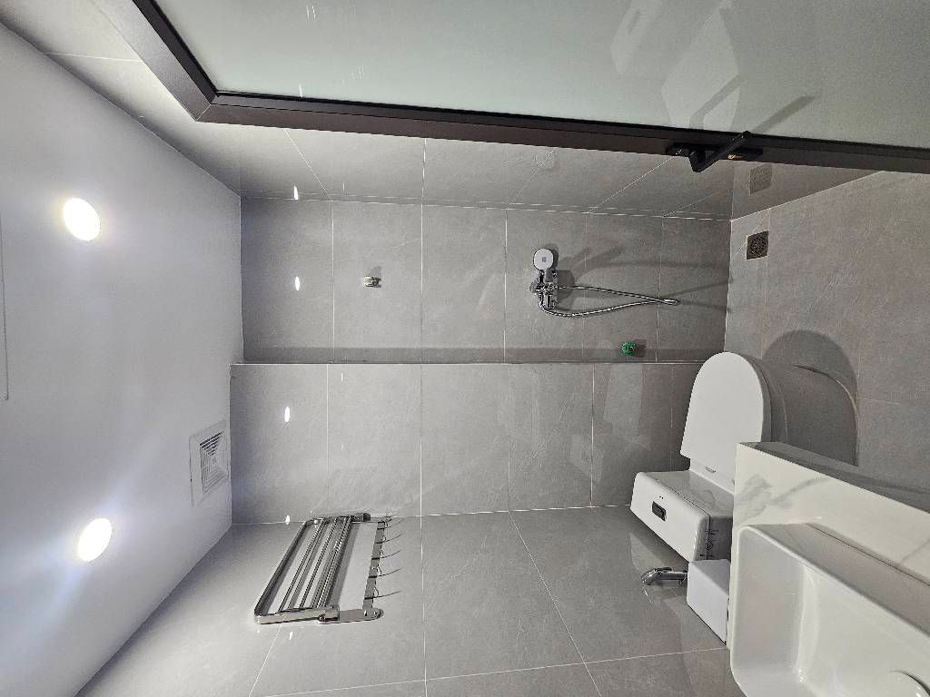 Bán nhà Giáp Bát - diện tích 39,4m2 5 tầng - Thang máy hiện đại - giá 11,4 tỷ