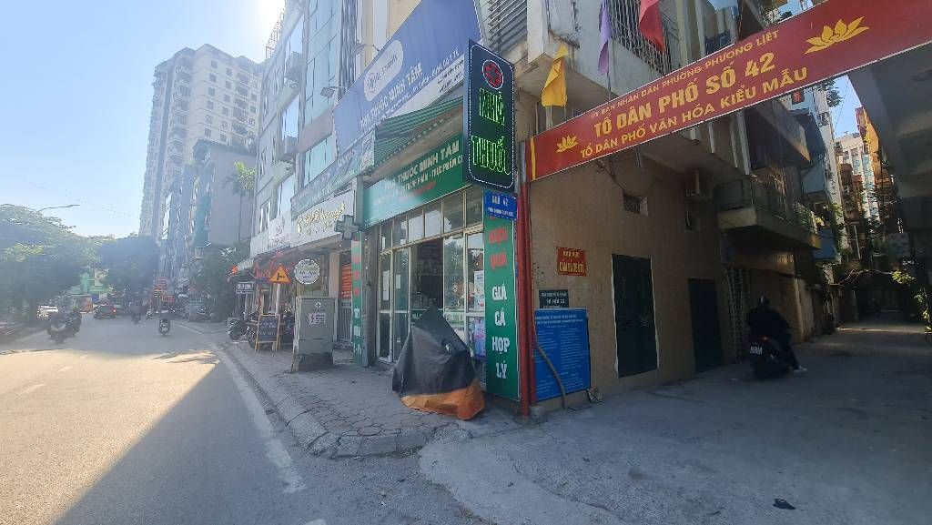 Bán nhà Trịnh Đình Cửu - diện tích 45m2 3 tầng - ô tô vào nhà - giá 9,9 tỷ