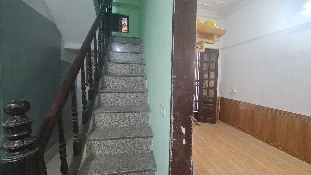 Bán nhà Trịnh Đình Cửu - diện tích 45m2 3 tầng - ô tô vào nhà - giá 9,9 tỷ