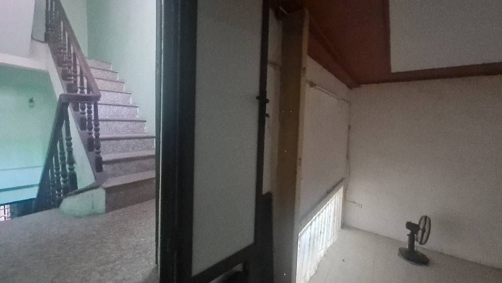 Bán nhà Trịnh Đình Cửu - diện tích 45m2 3 tầng - ô tô vào nhà - giá 9,9 tỷ