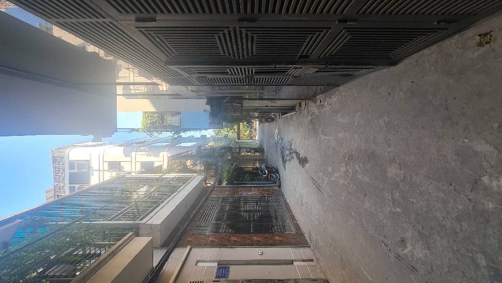 Bán nhà Trịnh Đình Cửu - diện tích 45m2 3 tầng - ô tô vào nhà - giá 9,9 tỷ