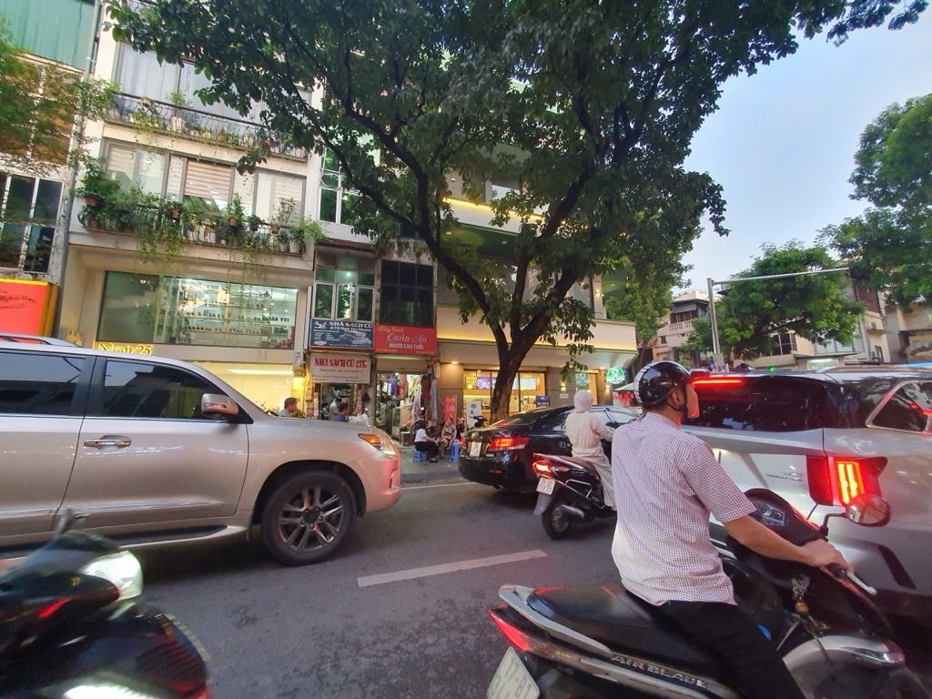 Bán nhà Ngô Thì Nhậm - diện tích 10m2 5 tầng - Mặt phố KD sầm uất - giá 13 tỷ