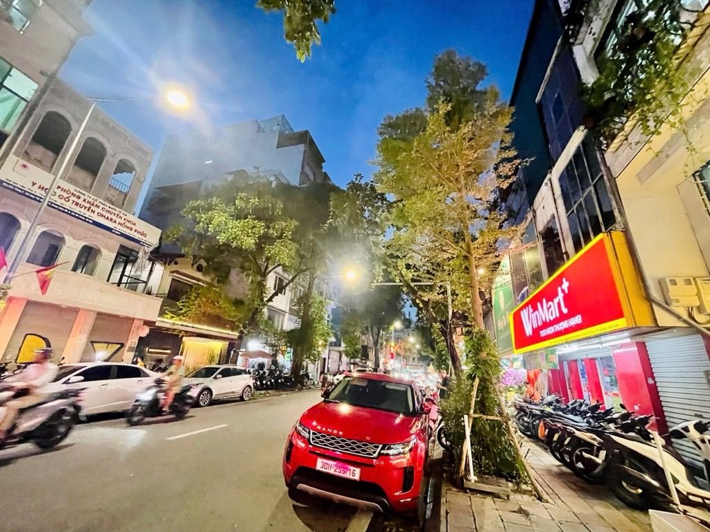 Bán nhà Ngô Thì Nhậm - diện tích 10m2 5 tầng - Mặt phố KD sầm uất - giá 13 tỷ