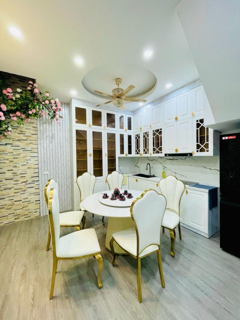 Bán nhà Trường Chinh - diện tích 49m2 5 tầng - Nhà mới đẹp ở ngay - giá 14,2 tỷ