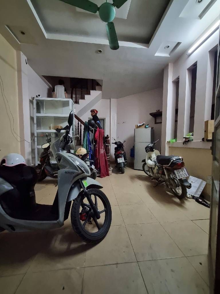 Bán nhà Hoàng Mai - diện tích 33,4m2 4 tầng - gần hồ đền lừ - giá 6,2 tỷ