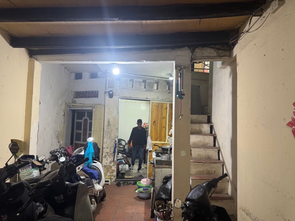 Bán nhà Trần Quý Cáp - diện tích 72m2 2 tầng - ô tô tránh - giá 20 tỷ