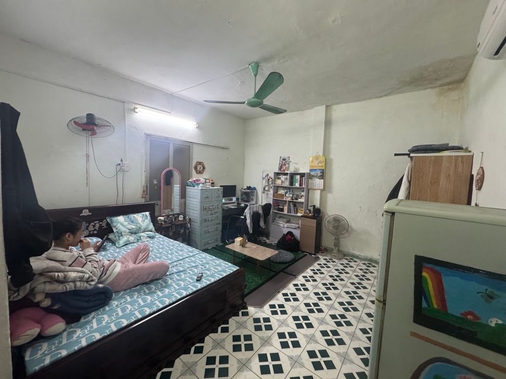 Bán nhà Trần Quý Cáp - diện tích 72m2 2 tầng - ô tô tránh - giá 20 tỷ