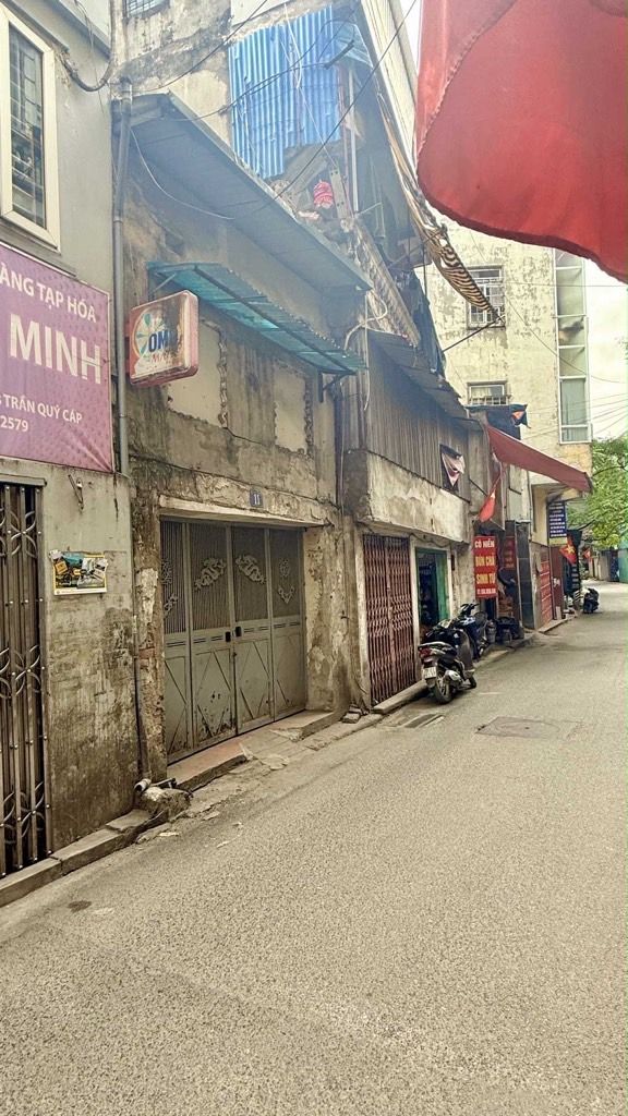 Bán nhà Trần Quý Cáp - diện tích 72m2 2 tầng - ô tô tránh - giá 20 tỷ