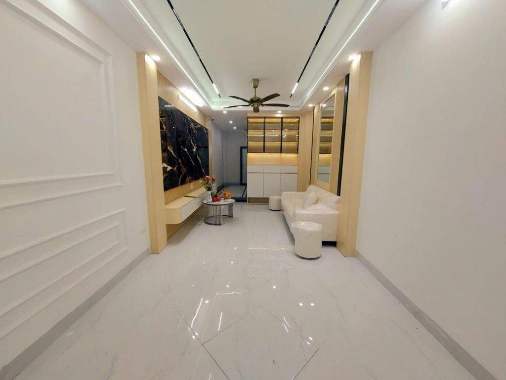 Bán nhà Giáp Bát - diện tích 38,1m2 5 tầng - thang máy - giá 12,6 tỷ