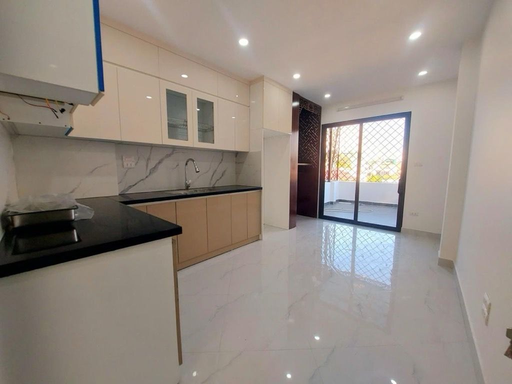 Bán nhà Giáp Bát - diện tích 38,1m2 5 tầng - thang máy - giá 12,6 tỷ