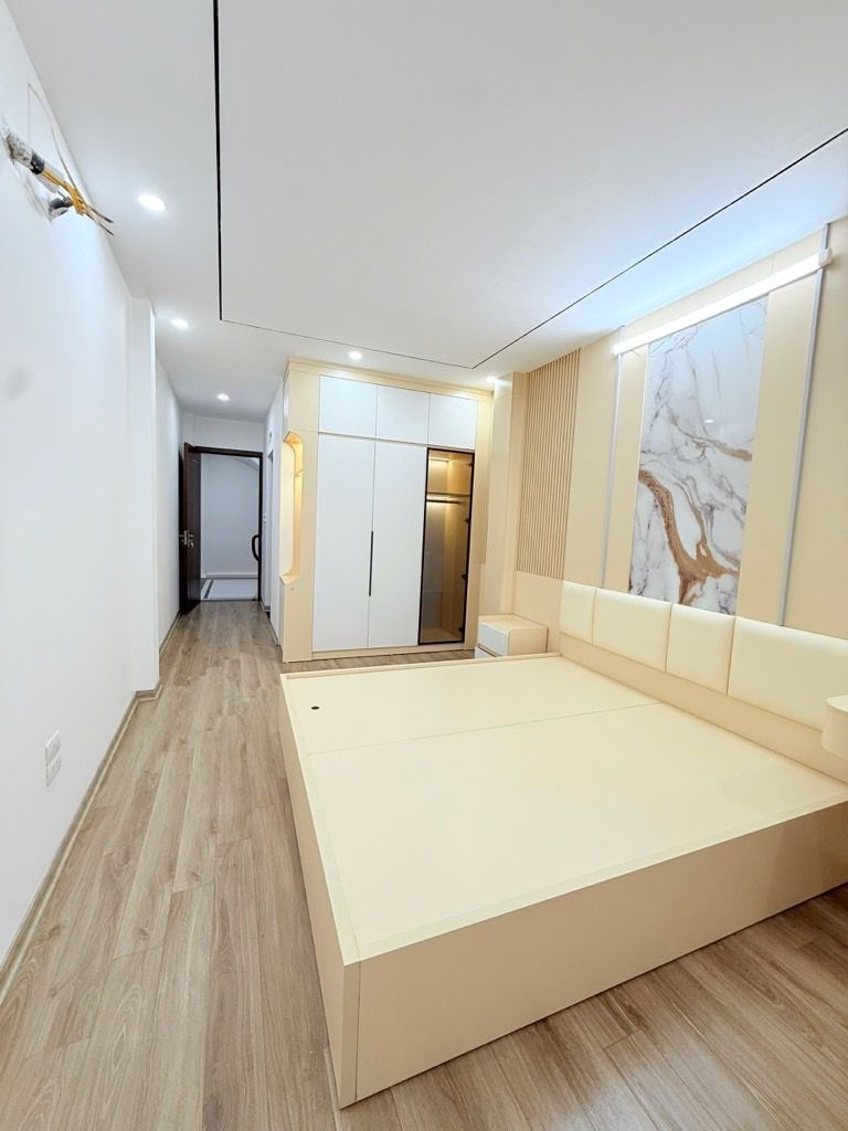 Bán nhà Giáp Bát - diện tích 38,1m2 5 tầng - thang máy - giá 12,6 tỷ