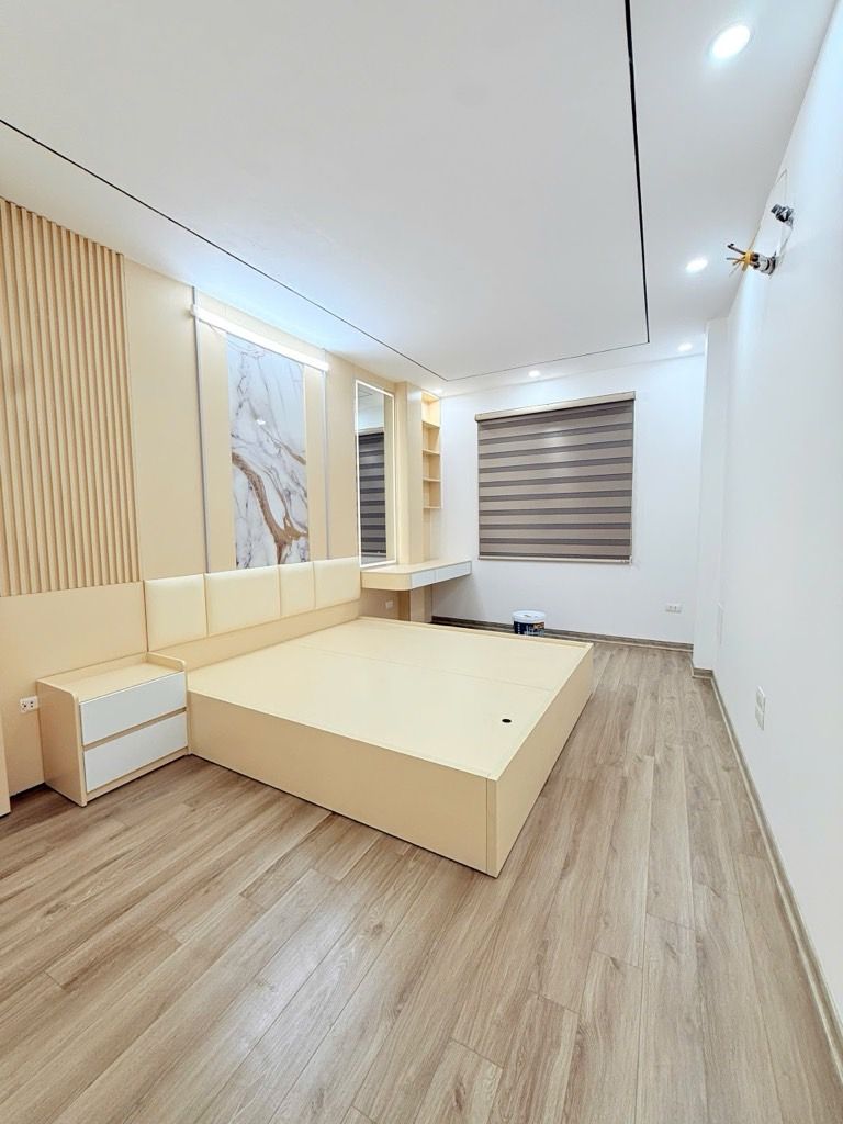 Bán nhà Giáp Bát - diện tích 38,1m2 5 tầng - thang máy - giá 12,6 tỷ