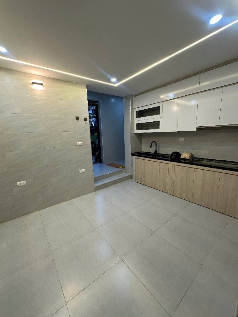 Bán nhà 8/3 - diện tích 60m2 1 tầng - Căn hộ tập thể vừa ở vừa kinh doanh - giá 4,55 tỷ
