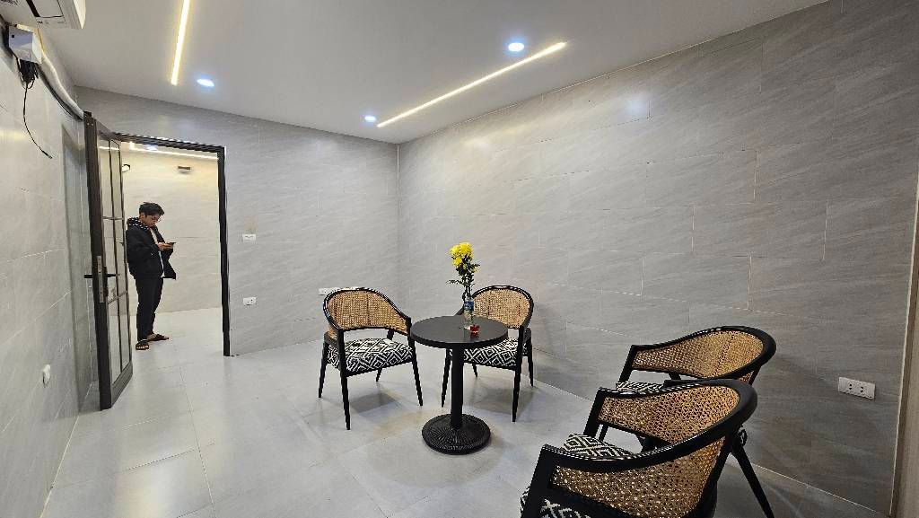 Bán nhà 8/3 - diện tích 60m2 1 tầng - Căn hộ tập thể vừa ở vừa kinh doanh - giá 4,55 tỷ