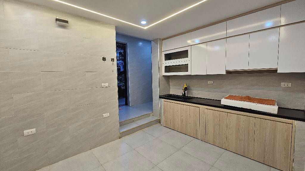 Bán nhà 8/3 - diện tích 60m2 1 tầng - Căn hộ tập thể vừa ở vừa kinh doanh - giá 4,55 tỷ