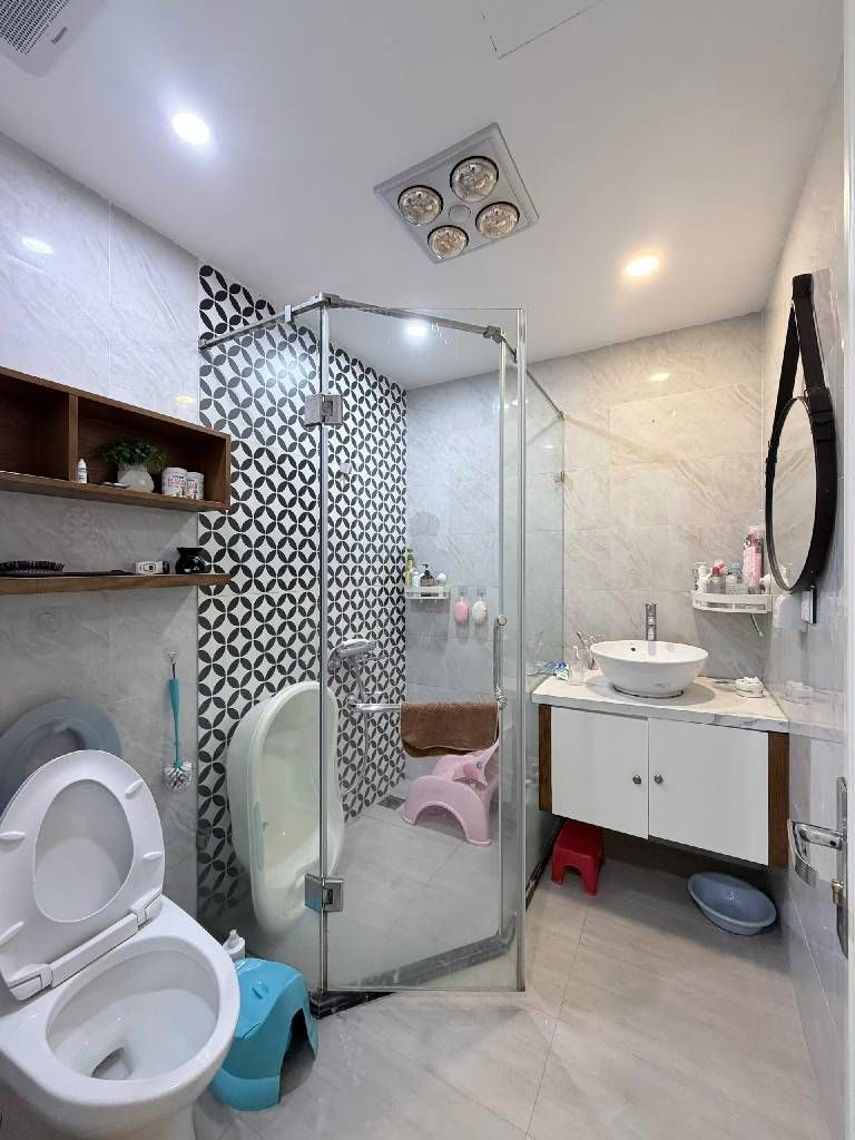 Bán nhà Tân Mai - diện tích 82m2 18 tầng - Nhà đẹp ở ngay - giá 9,9 tỷ