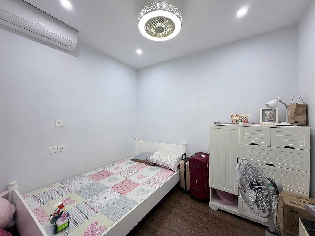 Bán nhà Tân Mai - diện tích 82m2 18 tầng - Nhà đẹp ở ngay - giá 9,9 tỷ