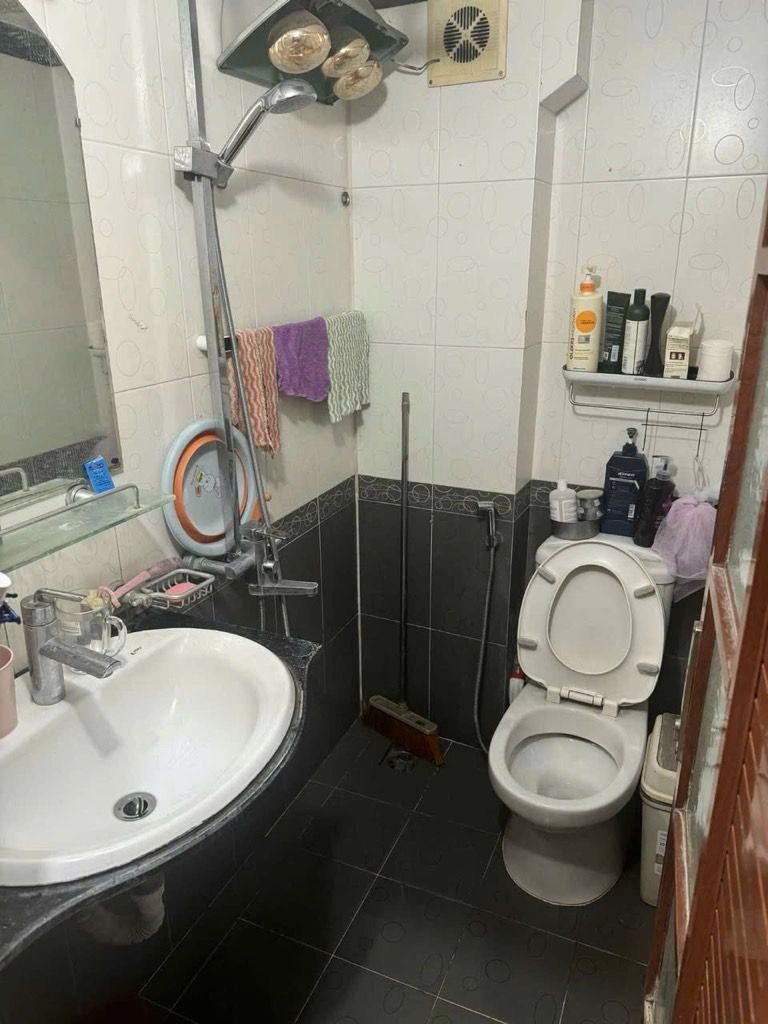 Bán nhà Lĩnh Nam - diện tích 27m2 5 tầng - CỰC HIẾM - CỰC HÓT - giá 5,95 tỷ