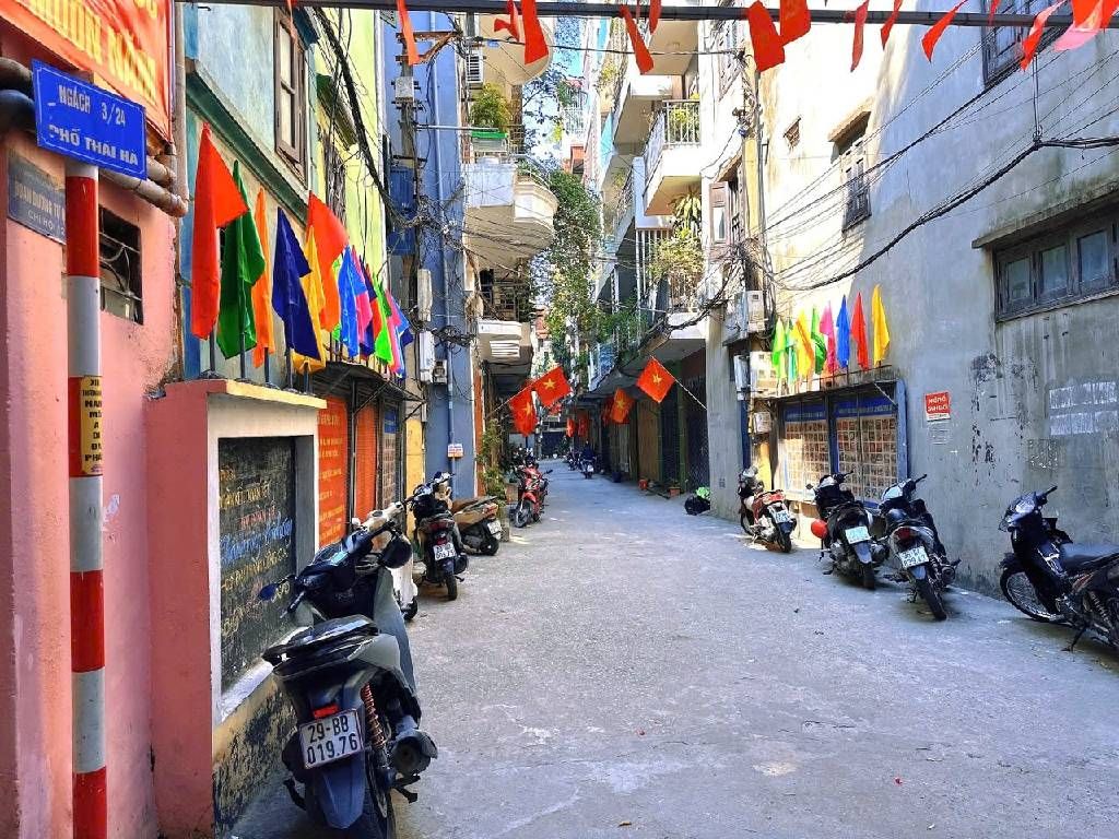 Bán nhà Thái Hà - diện tích 23.1m2 3 tầng - ngõ đẹp - giá 6,4 tỷ