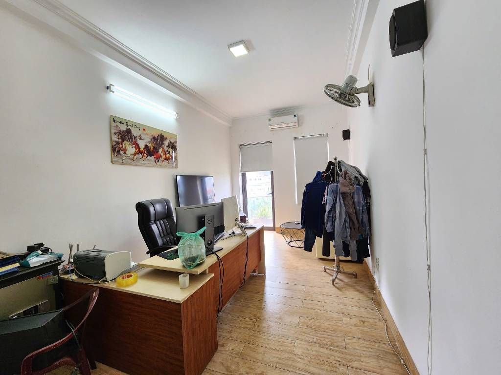 Bán nhà Ngọc Hồi - diện tích 55.3m2 5 tầng - Nhà mặt phố, vỉa hè siêu to - giá 21 tỷ