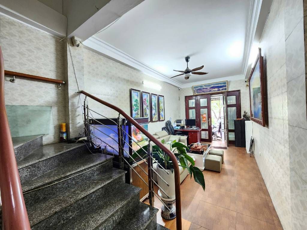 Bán nhà Ngọc Hồi - diện tích 55.3m2 5 tầng - Nhà mặt phố, vỉa hè siêu to - giá 21 tỷ