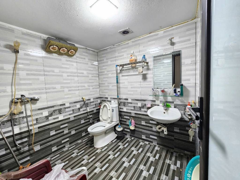 Bán nhà Ngọc Hồi - diện tích 55.3m2 5 tầng - Nhà mặt phố, vỉa hè siêu to - giá 21 tỷ