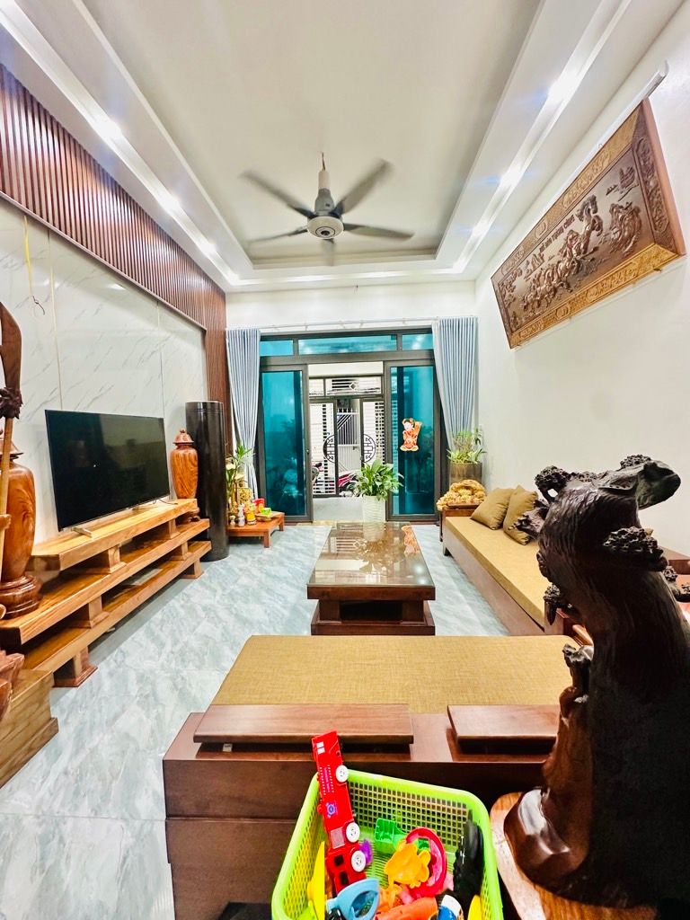 Bán nhà Giáp Bát - diện tích 69m2 6 tầng - Thang máy, ô tô đỗ cửa - giá 19 tỷ