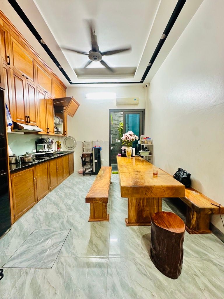 Bán nhà Giáp Bát - diện tích 69m2 6 tầng - Thang máy, ô tô đỗ cửa - giá 19 tỷ