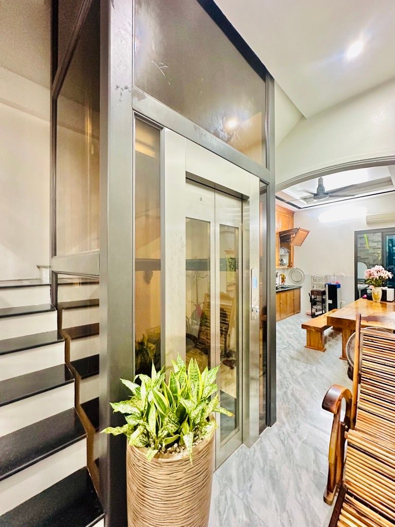 Bán nhà Giáp Bát - diện tích 69m2 6 tầng - Thang máy, ô tô đỗ cửa - giá 19 tỷ