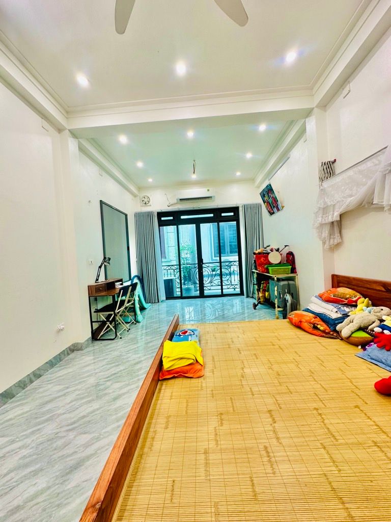 Bán nhà Giáp Bát - diện tích 69m2 6 tầng - Thang máy, ô tô đỗ cửa - giá 19 tỷ