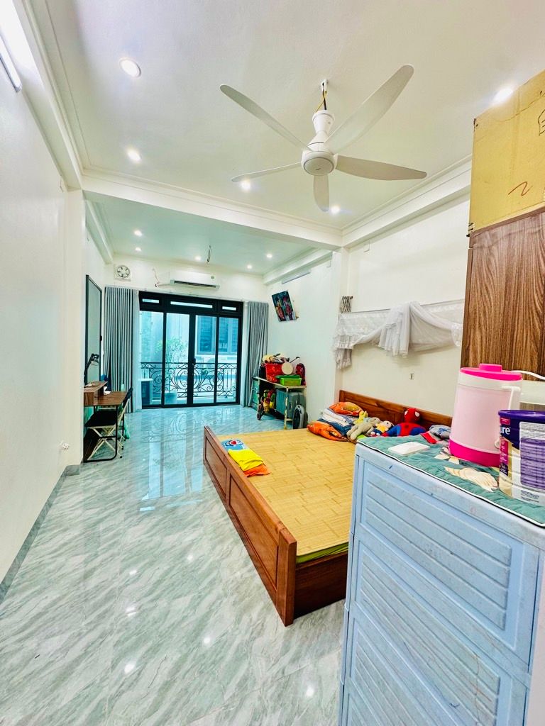 Bán nhà Giáp Bát - diện tích 69m2 6 tầng - Thang máy, ô tô đỗ cửa - giá 19 tỷ