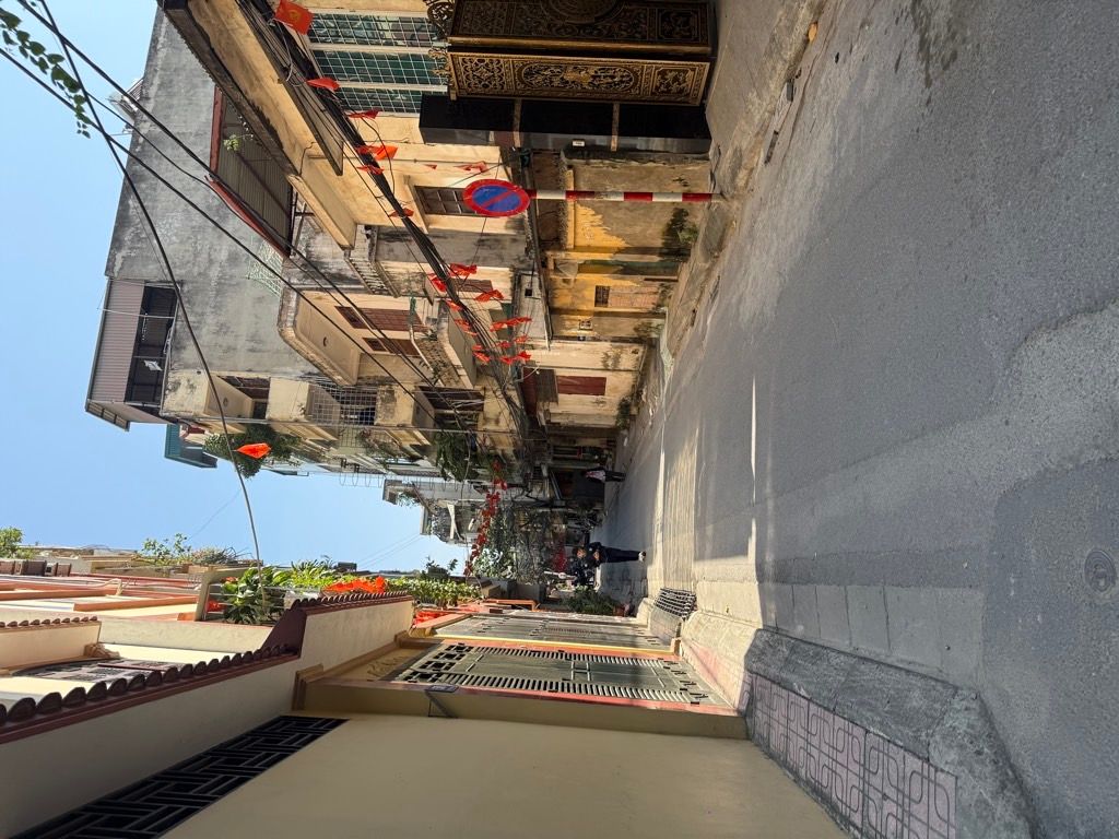 Bán nhà Hoàng Đạo Thành - diện tích 46m2 3 tầng - ô tô đỗ cửa - giá 8,0 tỷ