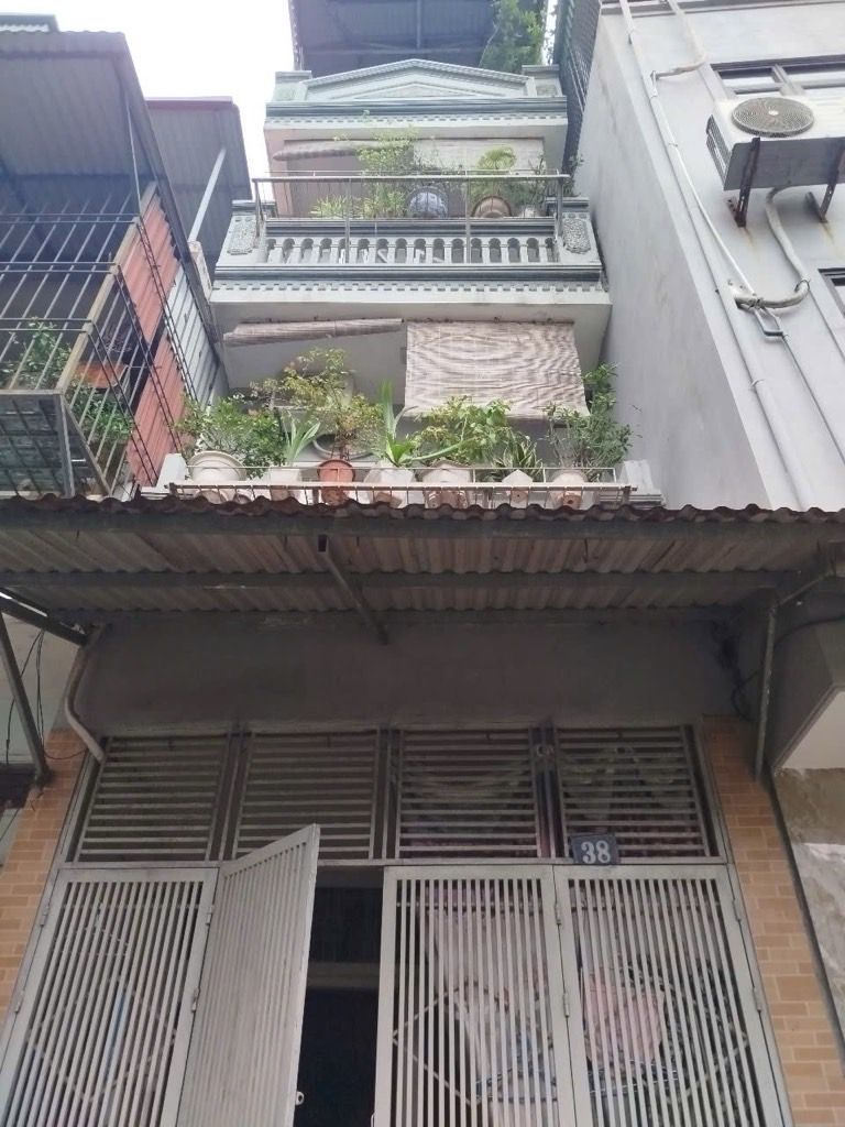 Bán nhà Đường Láng - diện tích 41.2m2 4 tầng - Ngõ 302 Đường Láng - giá 9,5 tỷ