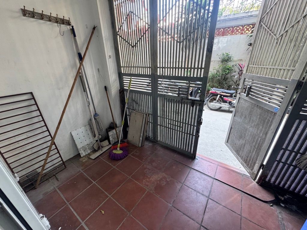 Bán nhà Đường Láng - diện tích 41.2m2 4 tầng - Ngõ 302 Đường Láng - giá 9,5 tỷ