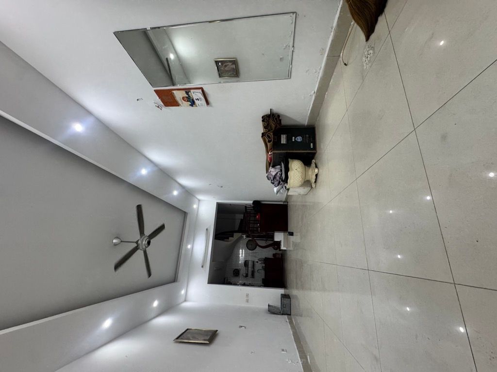 Bán nhà Đường Láng - diện tích 41.2m2 4 tầng - Ngõ 302 Đường Láng - giá 9,5 tỷ