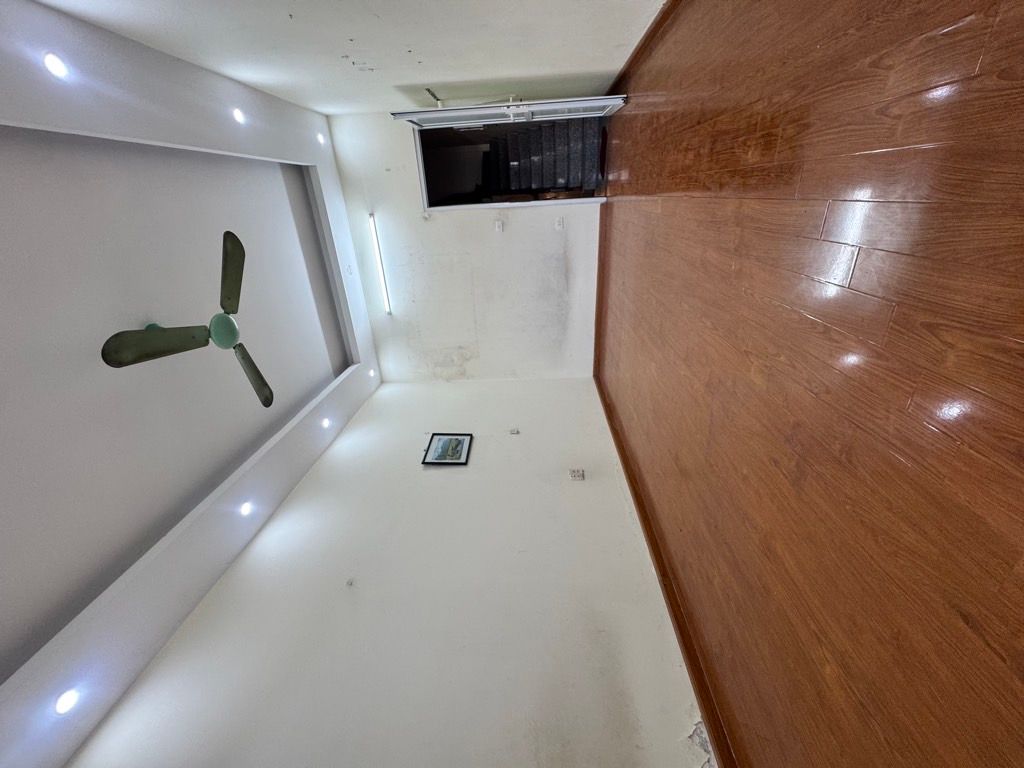 Bán nhà Đường Láng - diện tích 41.2m2 4 tầng - Ngõ 302 Đường Láng - giá 9,5 tỷ