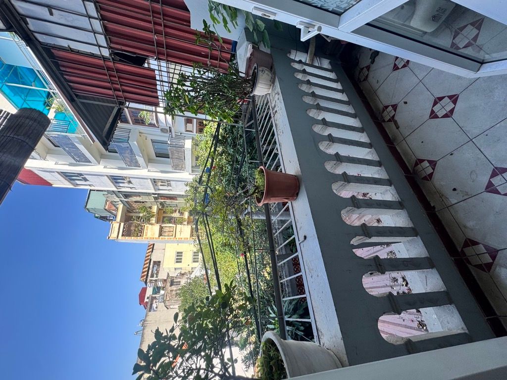 Bán nhà Đường Láng - diện tích 41.2m2 4 tầng - Ngõ 302 Đường Láng - giá 9,5 tỷ