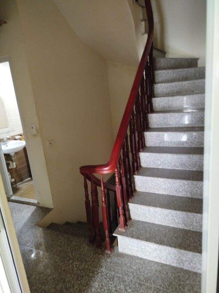 Bán nhà Đường Láng - diện tích 41.2m2 4 tầng - Ngõ 302 Đường Láng - giá 9,5 tỷ