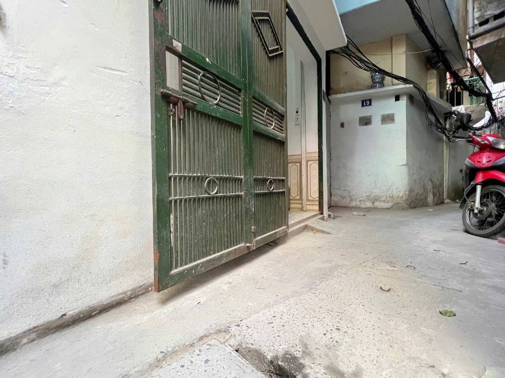 Bán nhà Vũ Hữu - diện tích 25,5m2 3 tầng - Ngõ thông, ô tô tránh - giá 6,6 tỷ