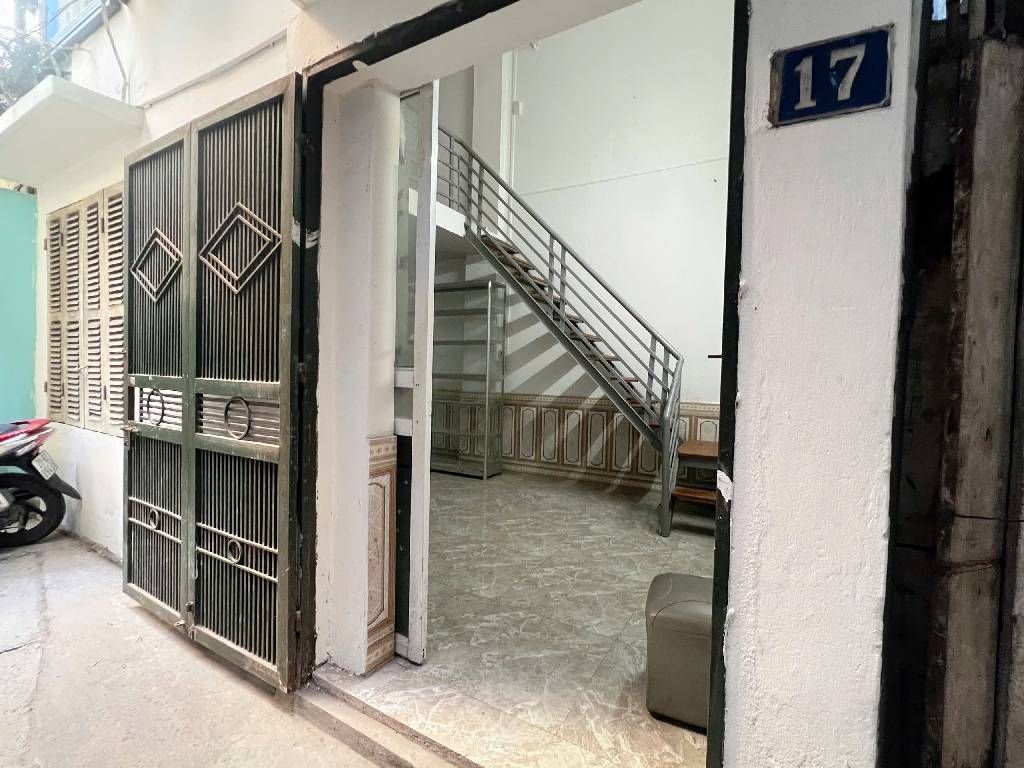 Bán nhà Vũ Hữu - diện tích 25,5m2 3 tầng - Ngõ thông, ô tô tránh - giá 6,6 tỷ