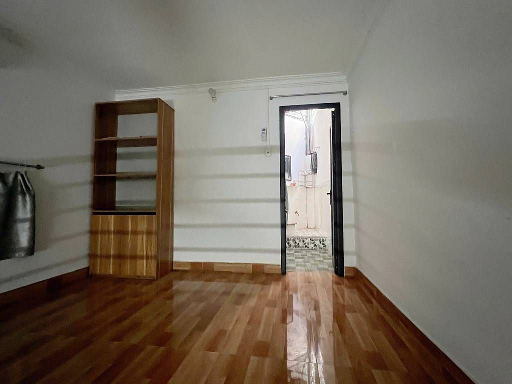 Bán nhà Vũ Hữu - diện tích 25,5m2 3 tầng - Ngõ thông, ô tô tránh - giá 6,6 tỷ