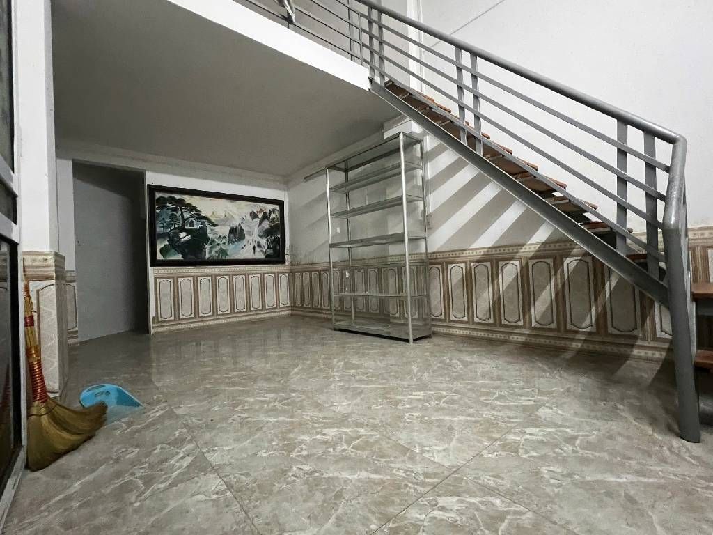 Bán nhà Vũ Hữu - diện tích 25,5m2 3 tầng - Ngõ thông, ô tô tránh - giá 6,6 tỷ